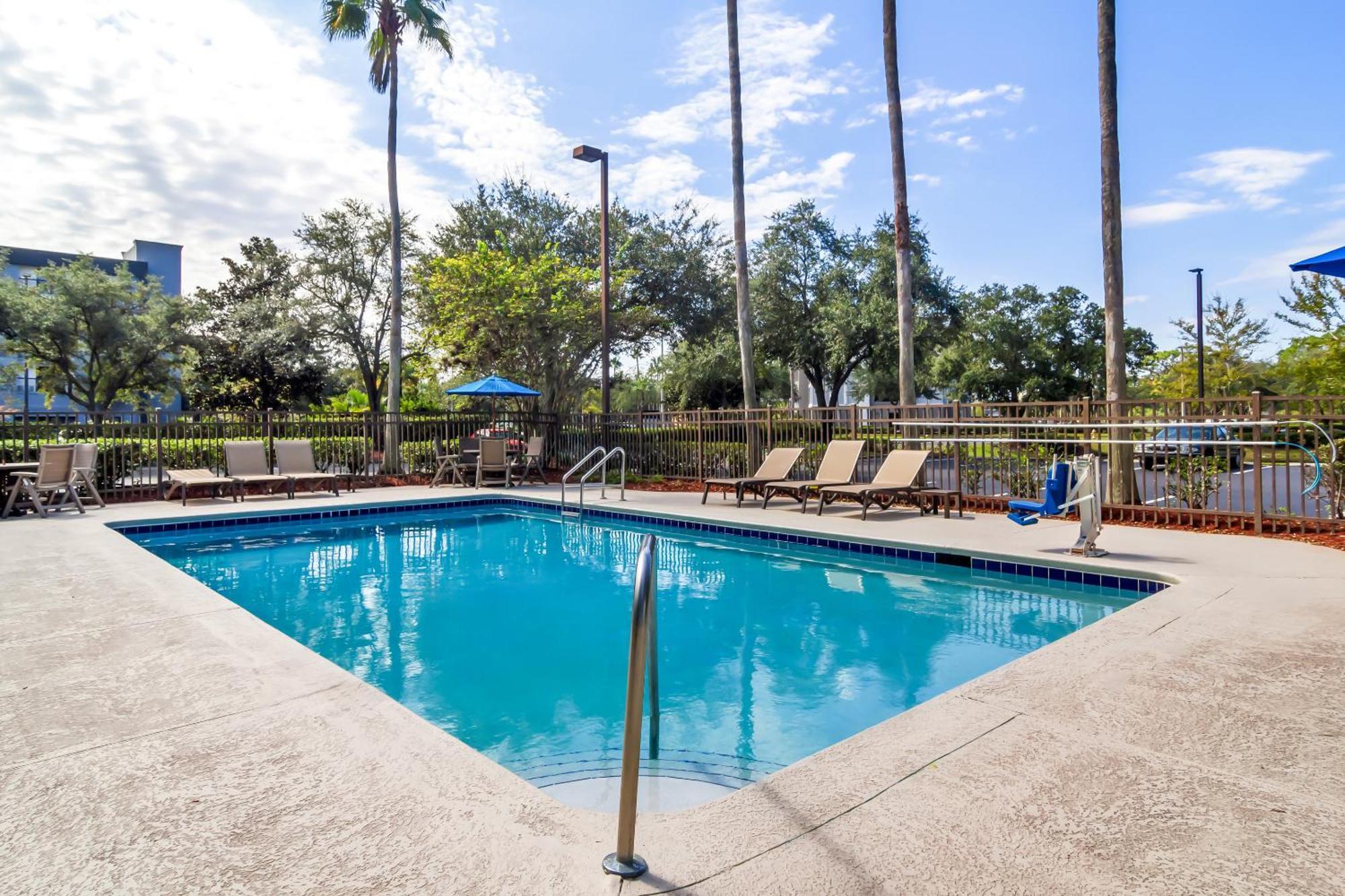 Red Roof Inn Plus+ Jacksonville - Southpoint Esterno foto